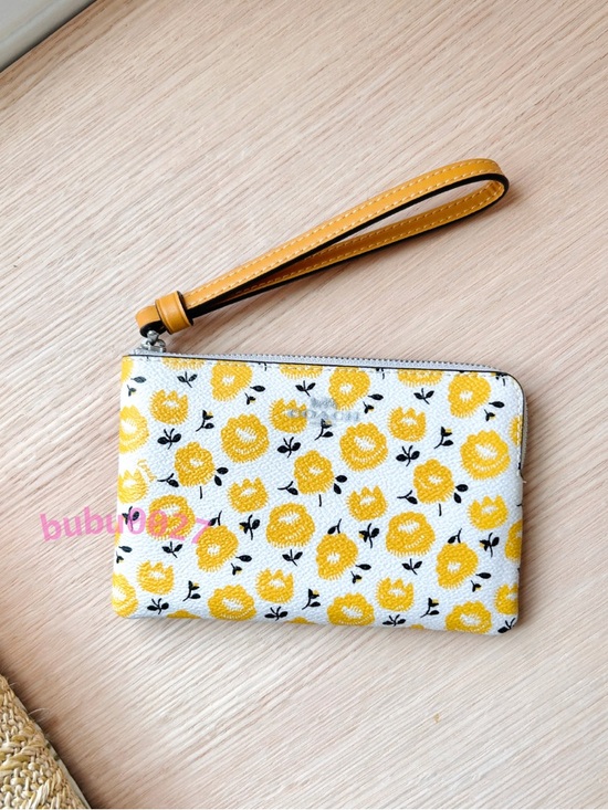 Coach Handbags - NWT🌼Coach Yellow Floral Print Corner Zip Wristlet SVY3C Summer Gift Flower